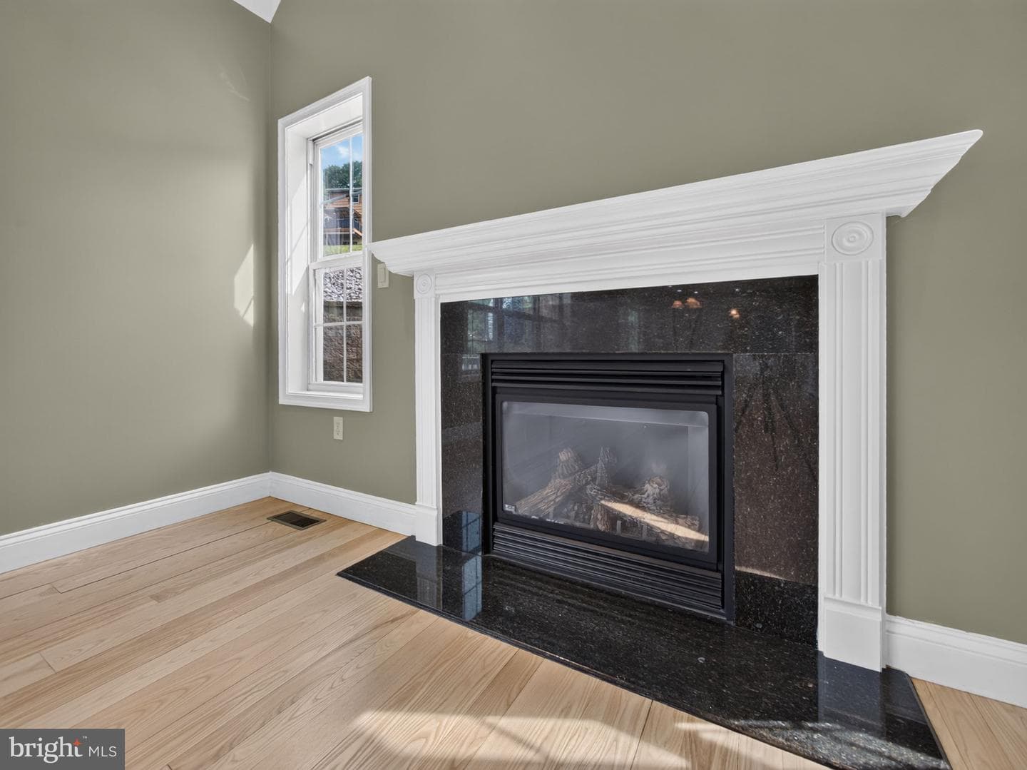 649 S Reading Avenue photo 11