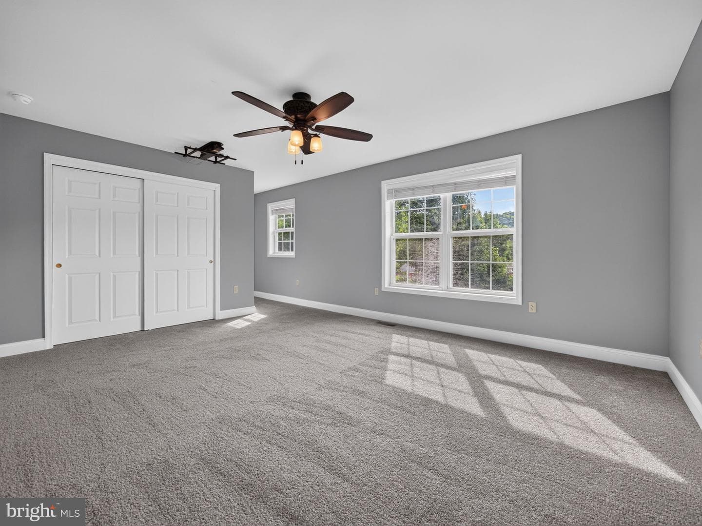 649 S Reading Avenue photo 15