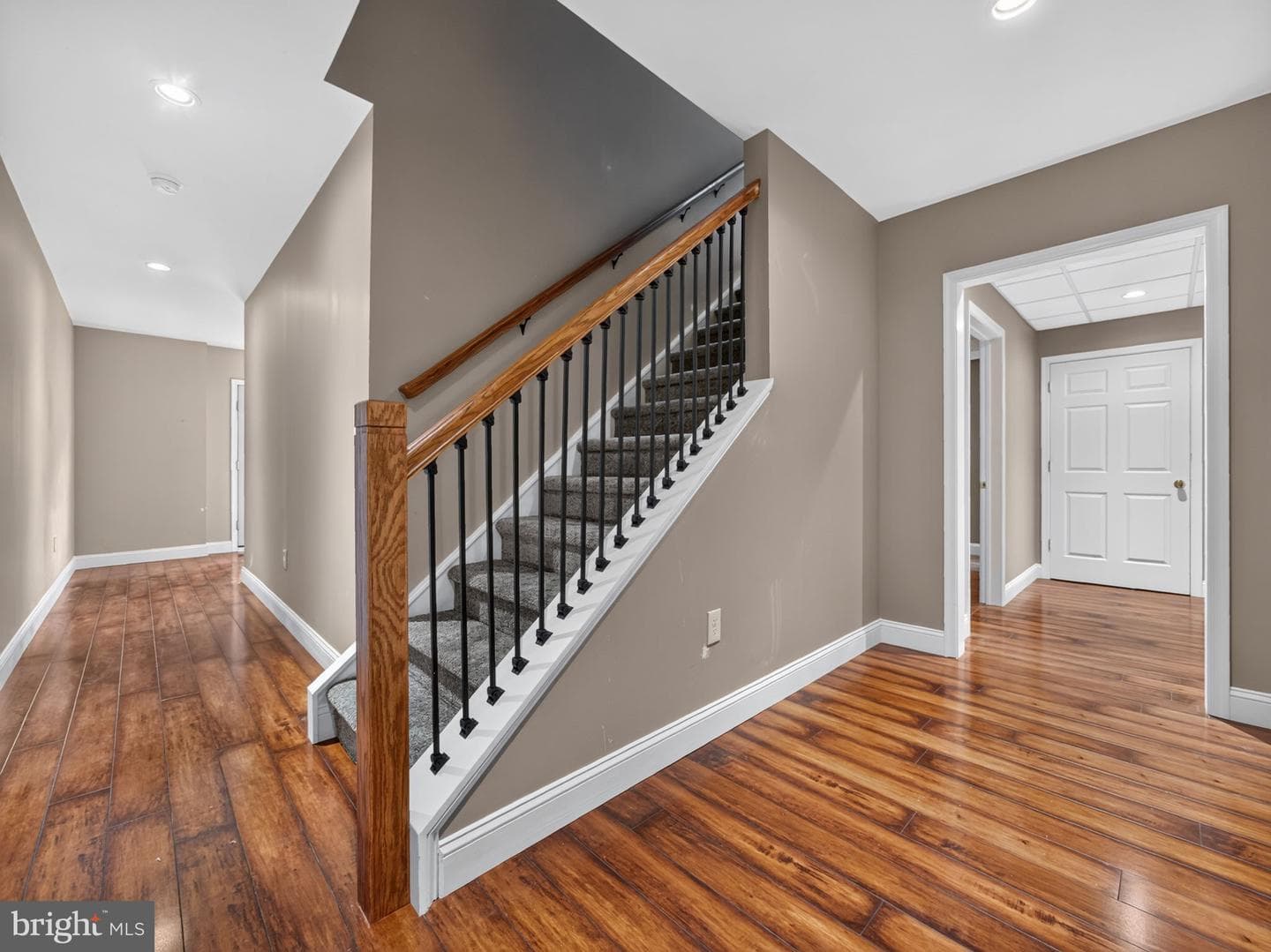 649 S Reading Avenue photo 23