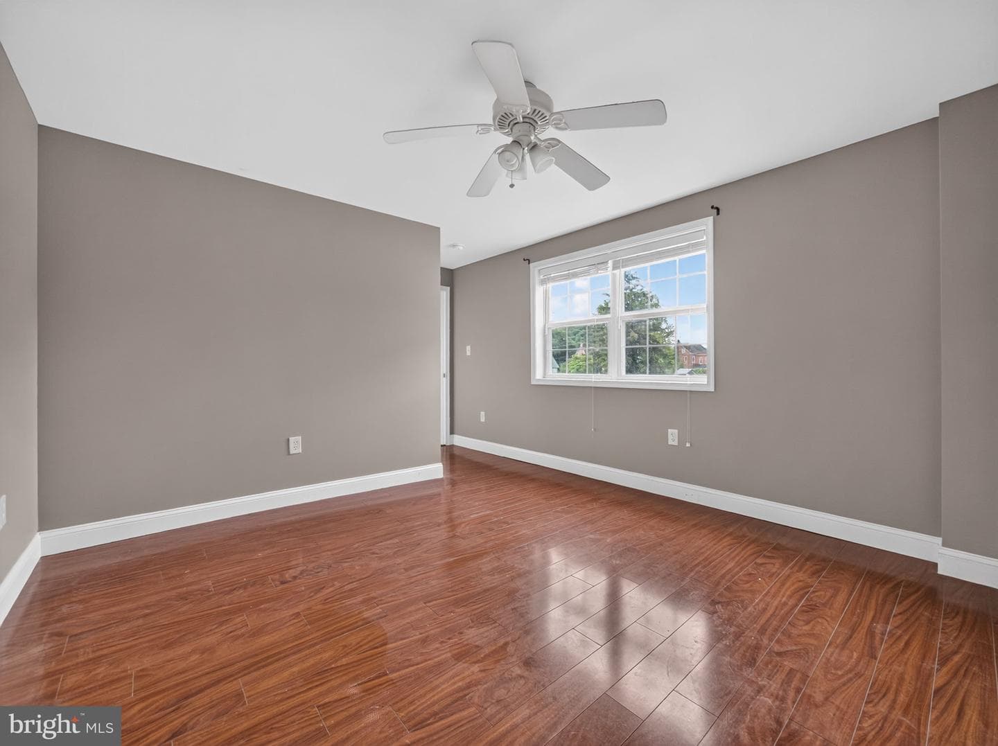 649 S Reading Avenue photo 25