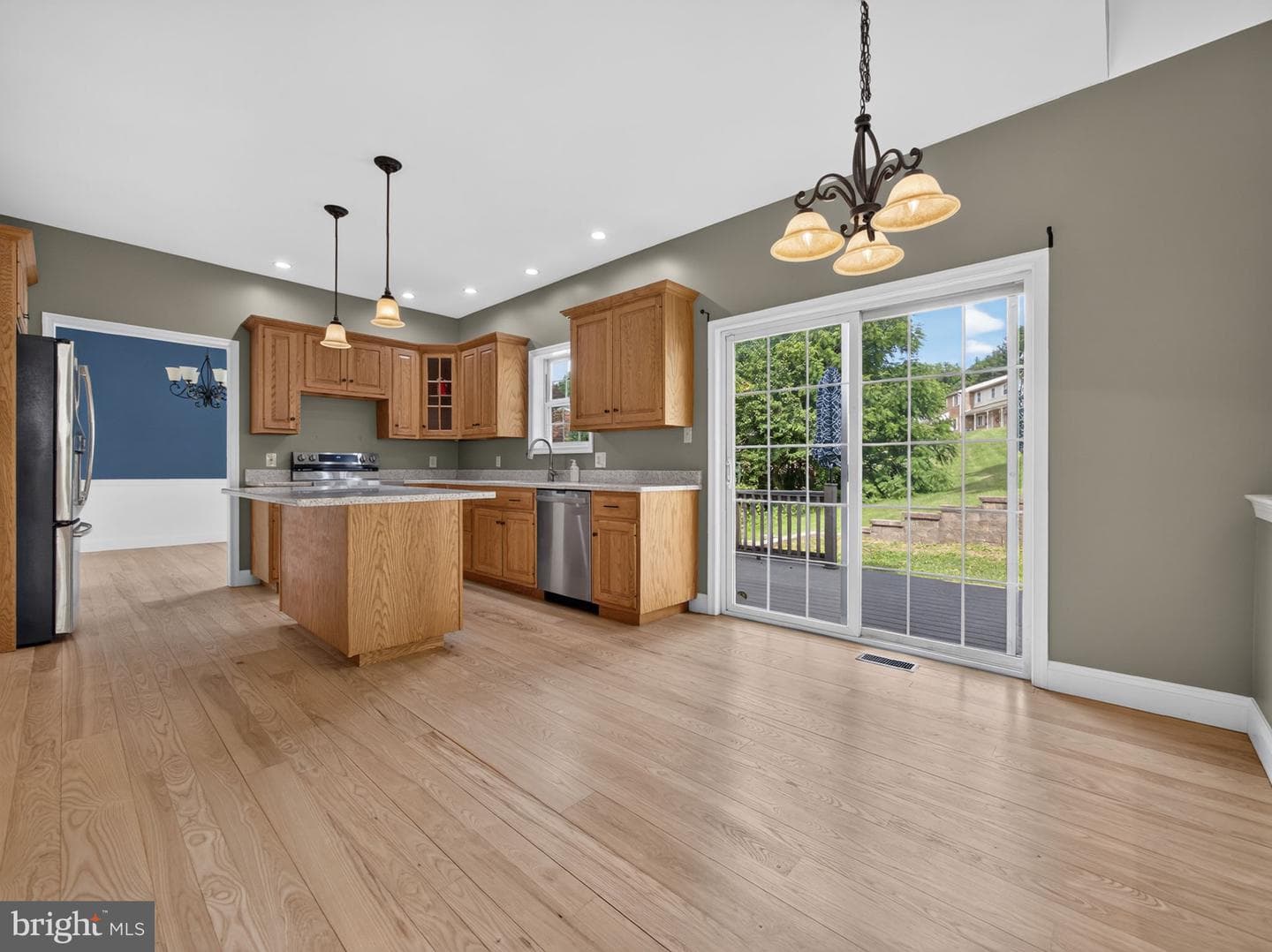 649 S Reading Avenue photo 44