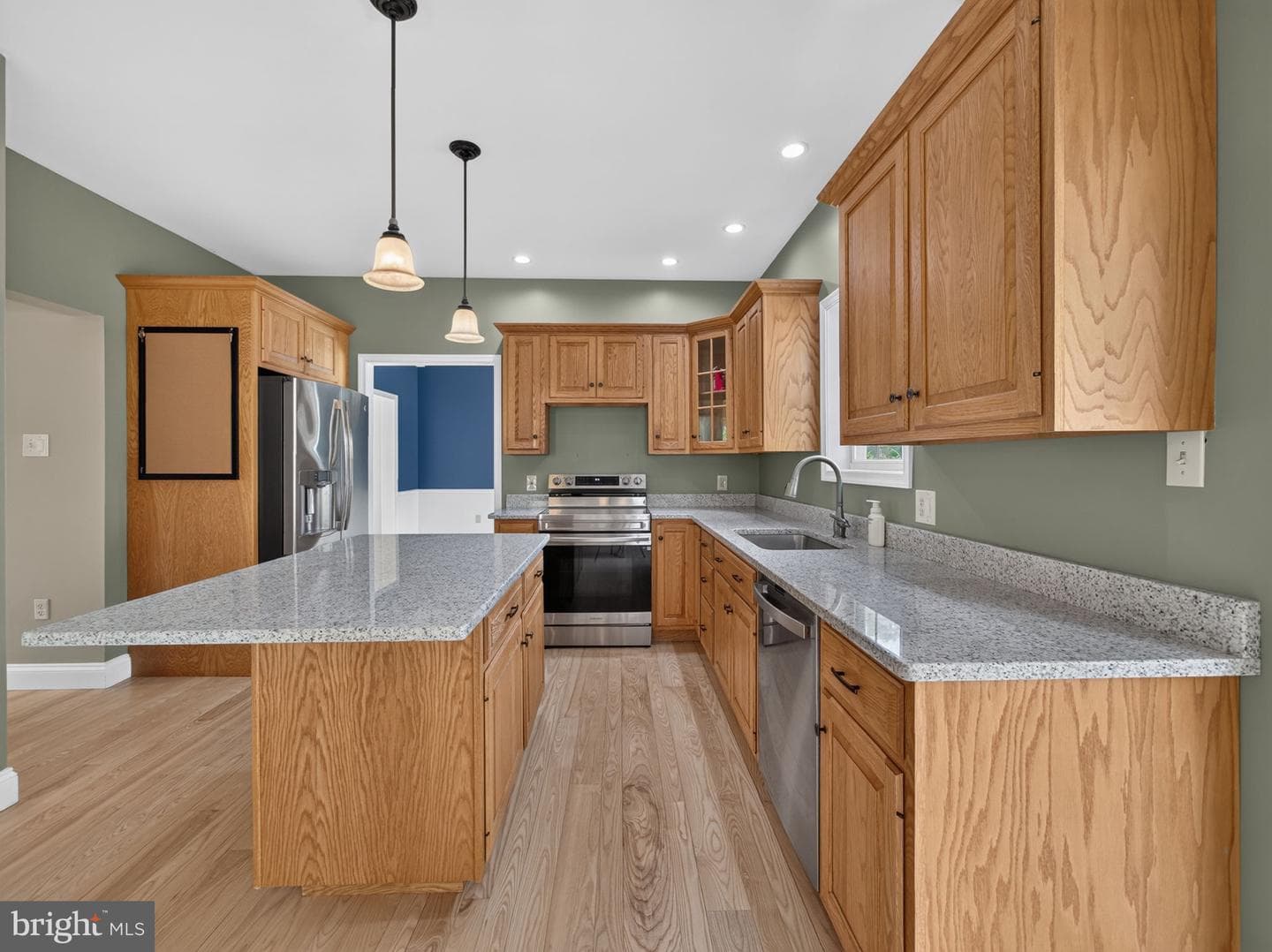 649 S Reading Avenue photo 46