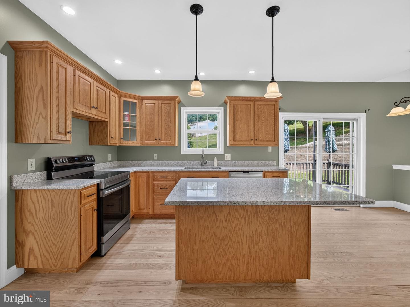 649 S Reading Avenue photo 8