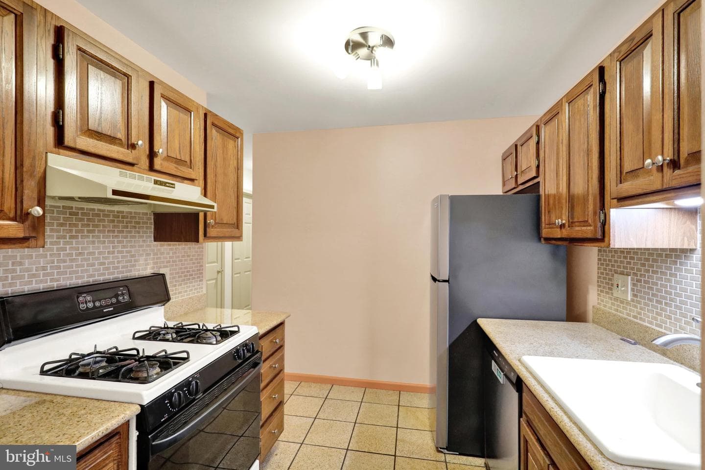 10 Maplewood Avenue #5a photo 8