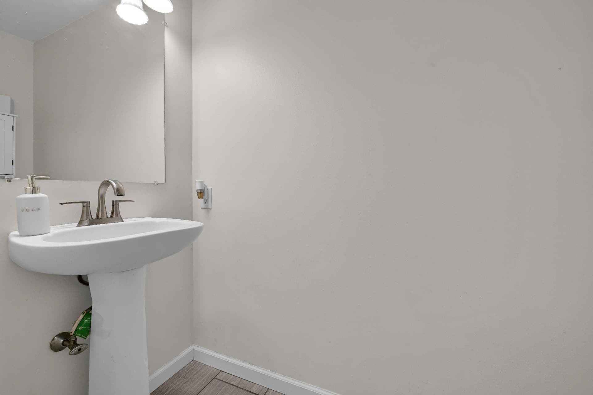 387 Oneida Drive photo 15