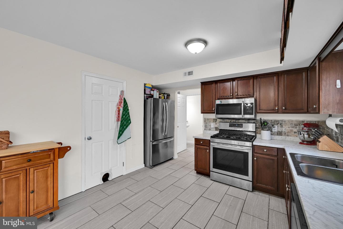 387 Oneida Drive photo 9