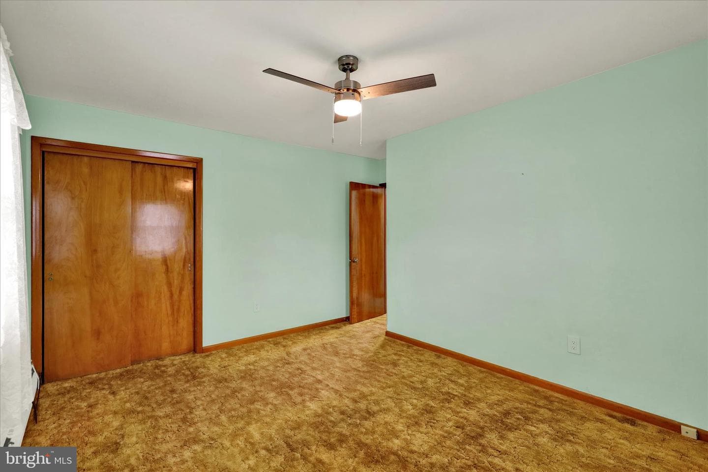 307 W Somerset Street photo 17