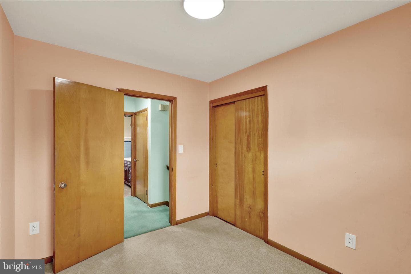 307 W Somerset Street photo 19