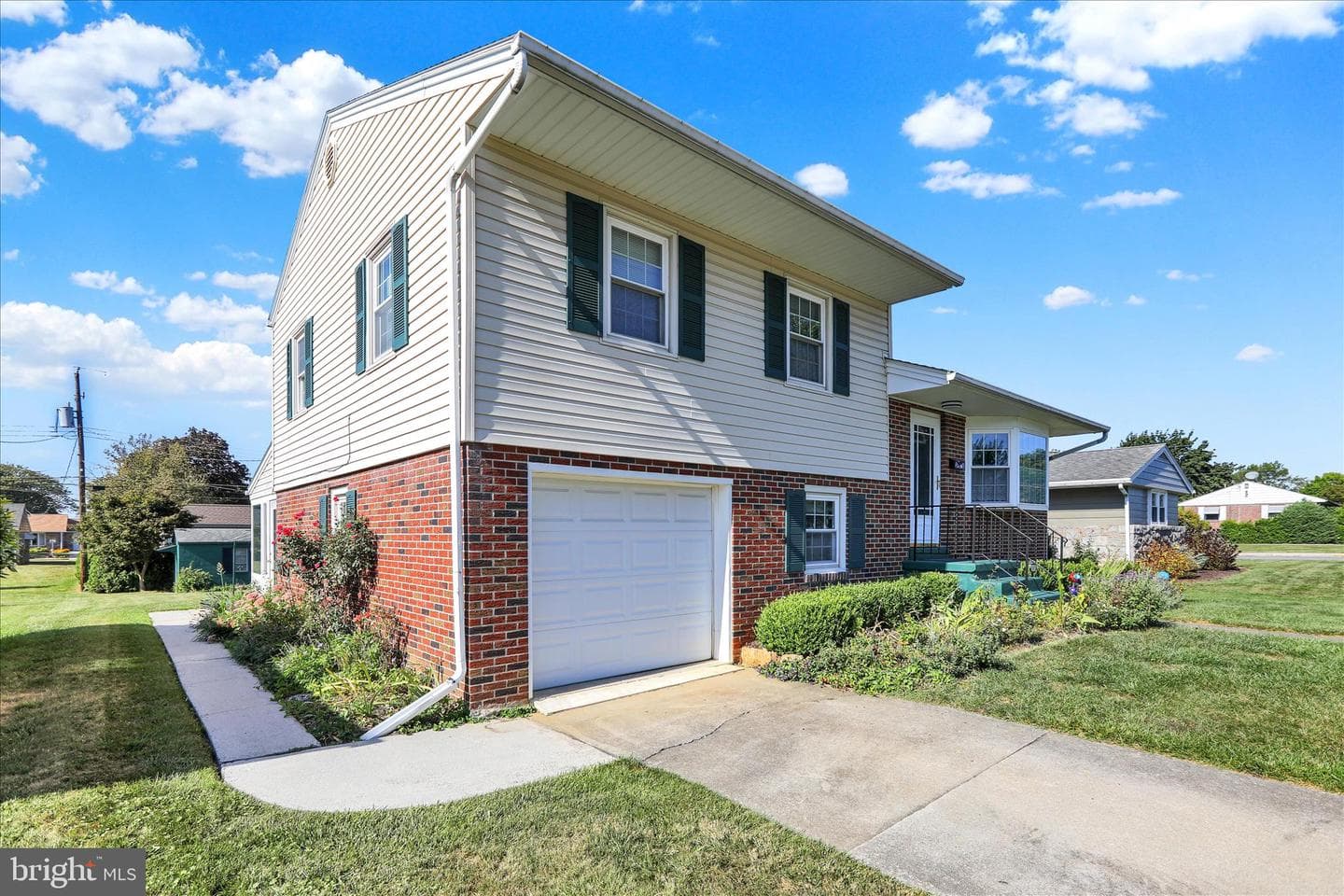 307 W Somerset Street photo 29