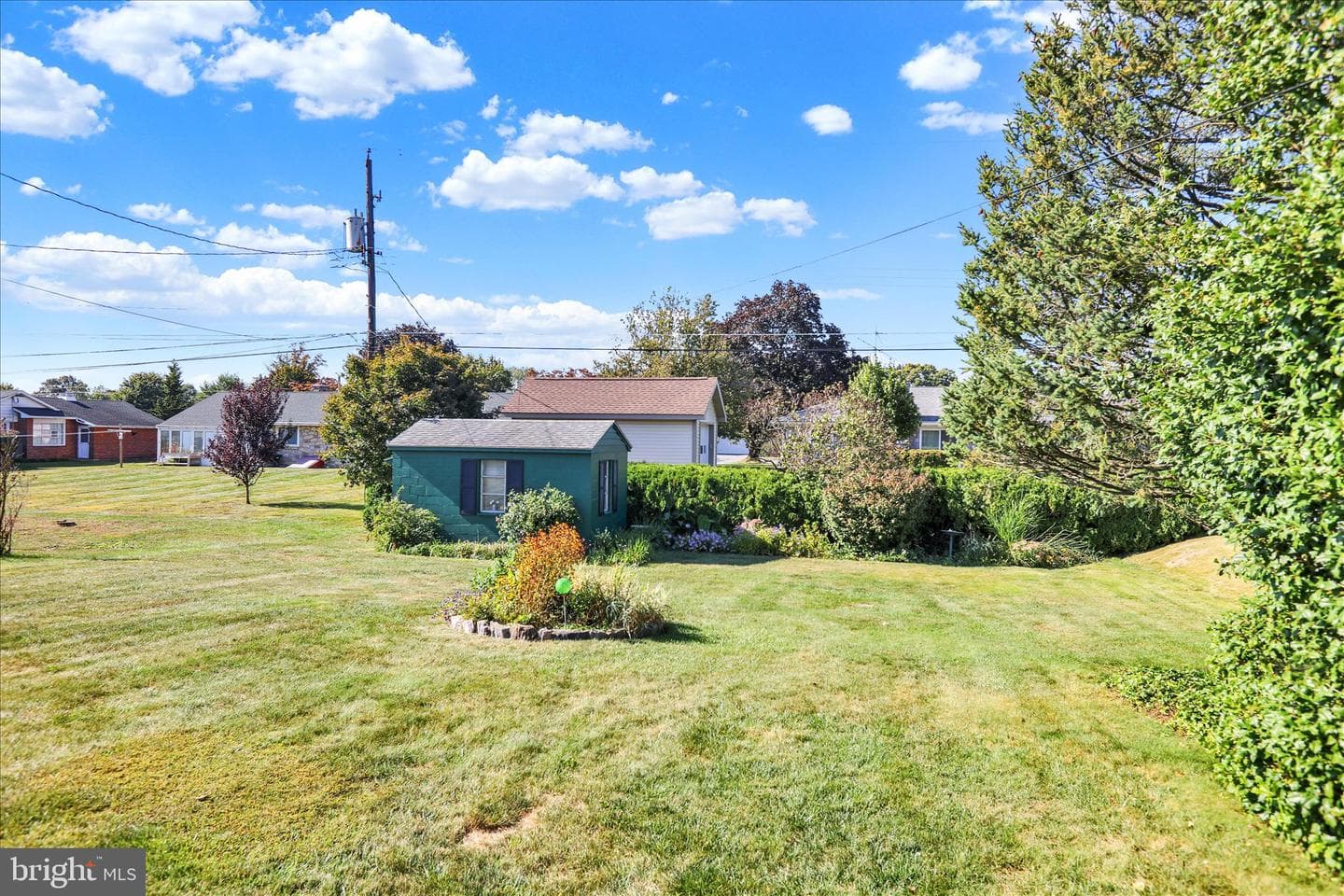 307 W Somerset Street photo 32