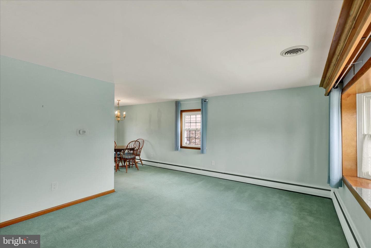 307 W Somerset Street photo 4