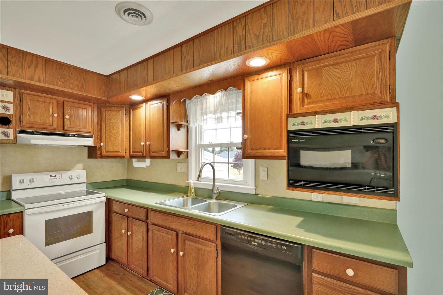 307 W Somerset Street photo 8