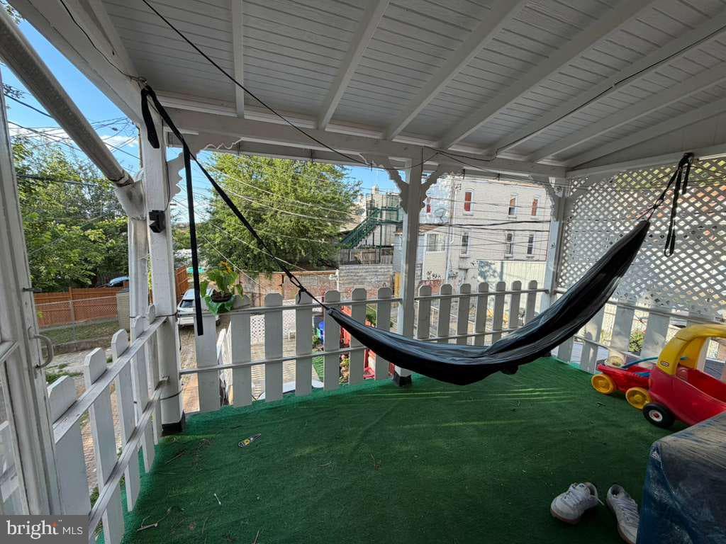 1133 Douglass Street photo 4