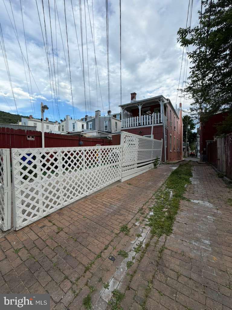 1133 Douglass Street photo 5