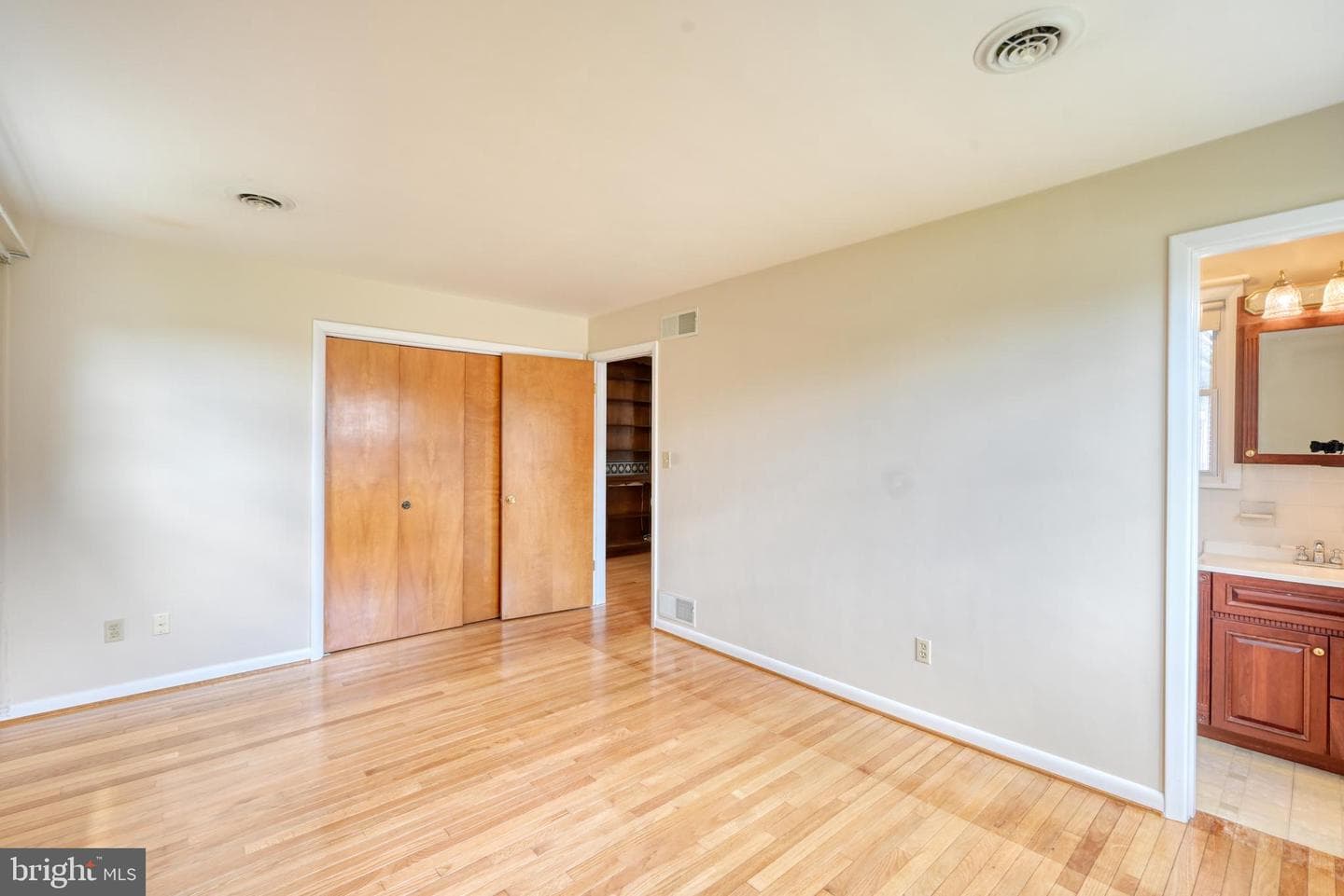 10 E Lincoln Avenue photo 12