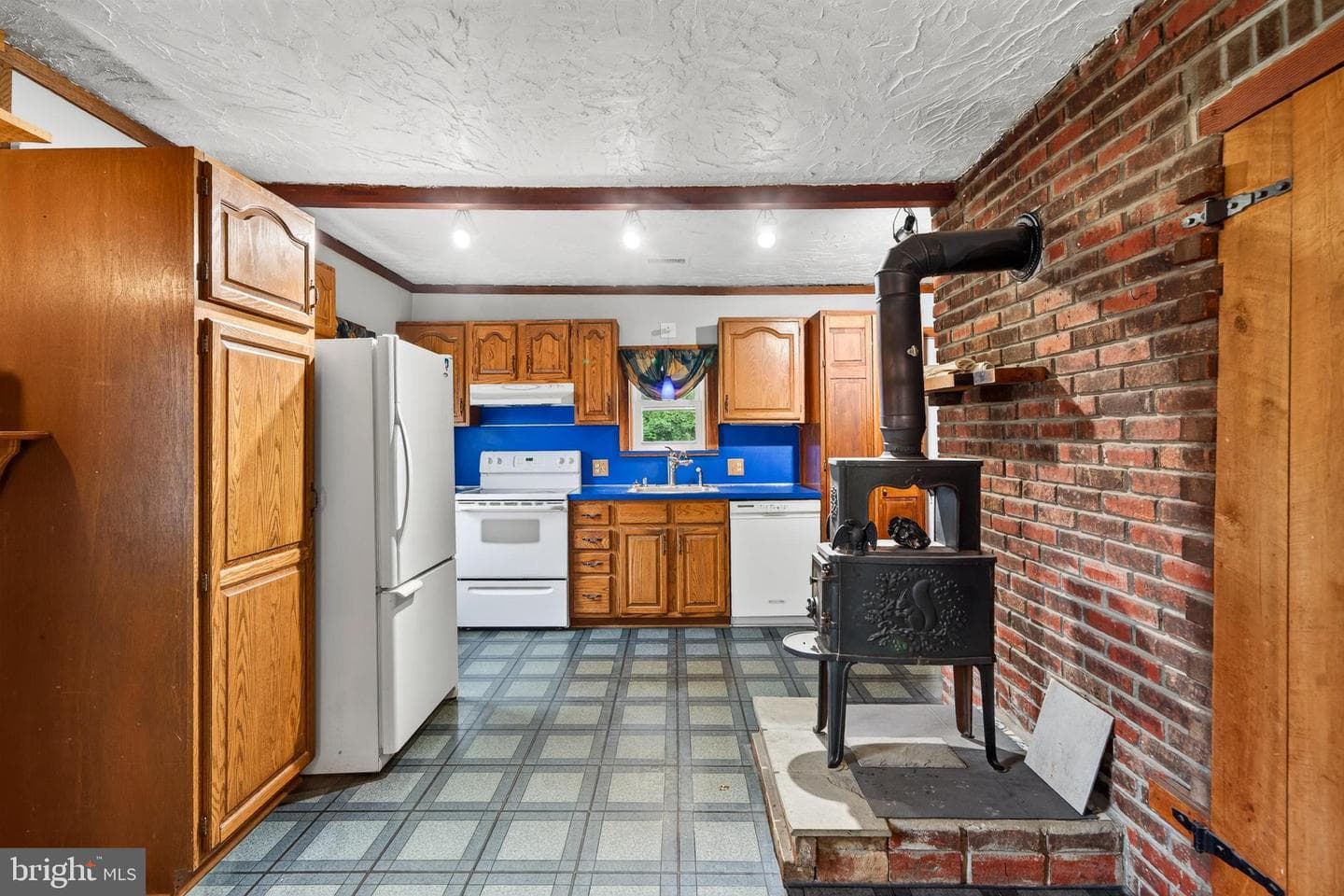 540 Church Road photo 10