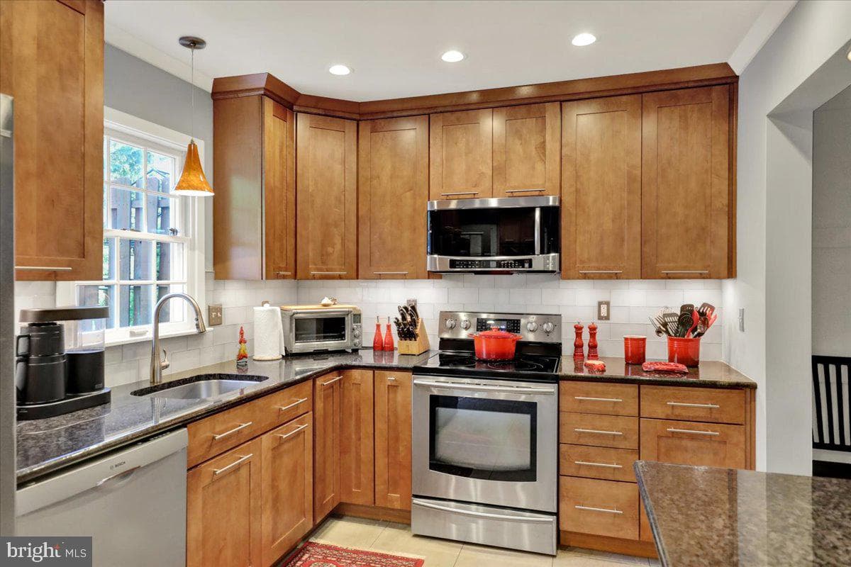 2805 Sturbridge Court photo 13