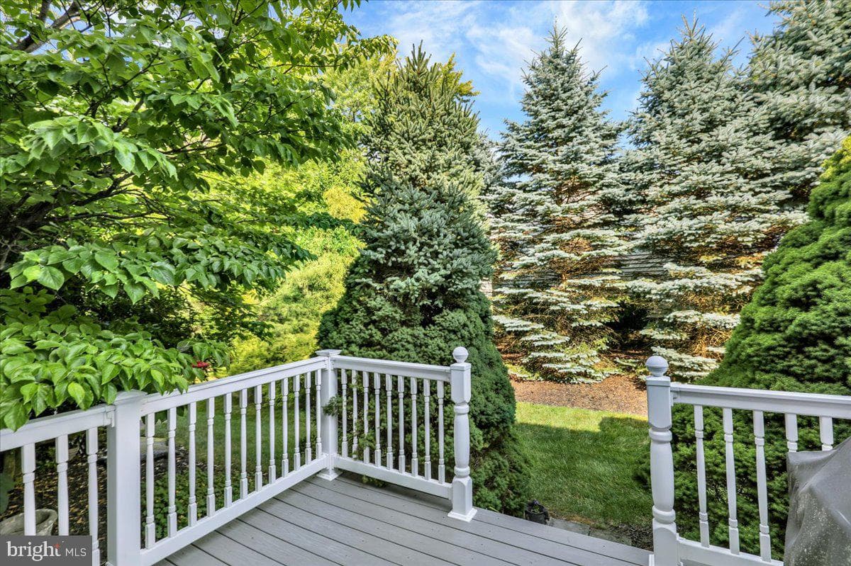 2805 Sturbridge Court photo 4
