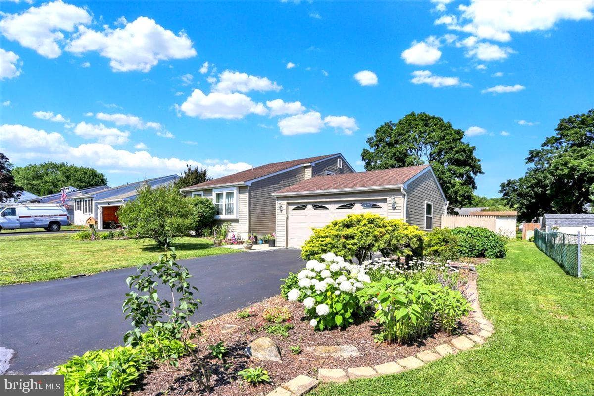 460 Moonflower Avenue, Reading