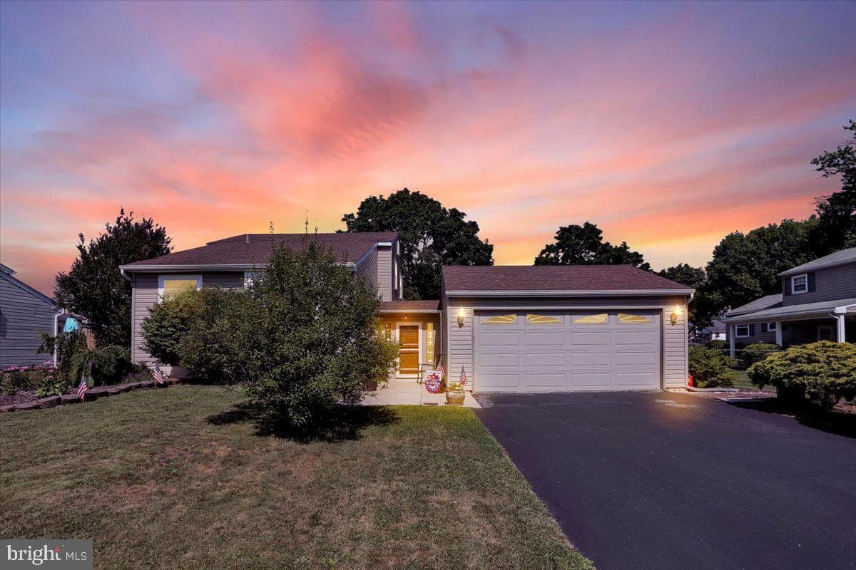 460 Moonflower Avenue photo 25