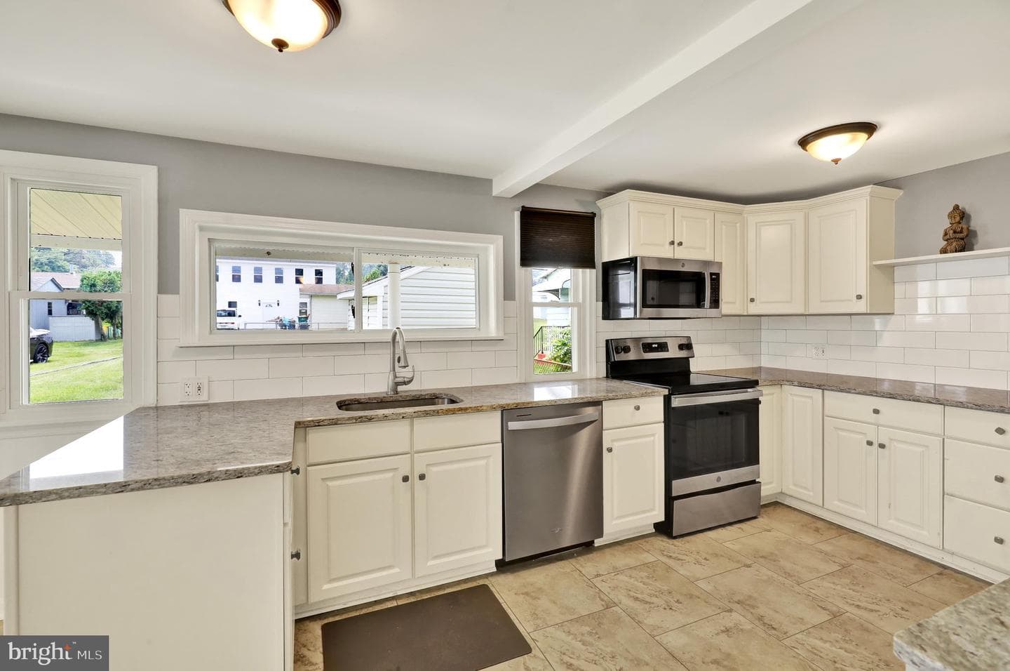 2310 Lincoln Avenue photo 19