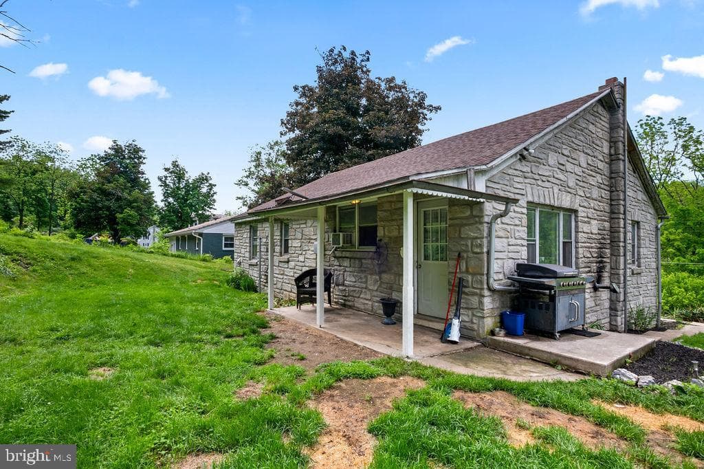 1644 Moselem Springs Rd photo 18