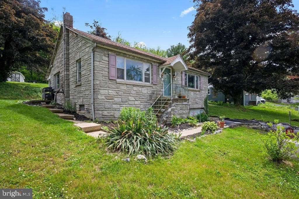 1644 Moselem Springs Rd, Hamburg