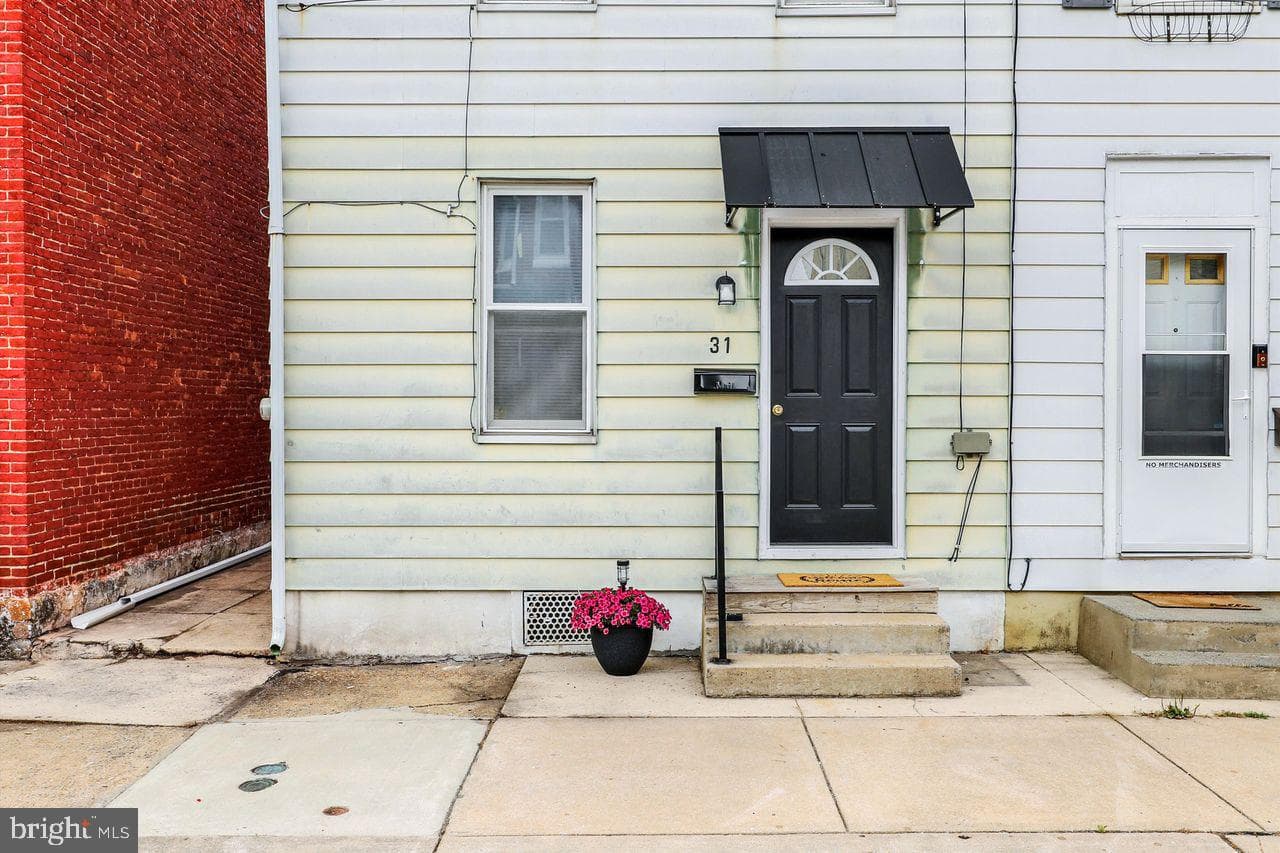 31 W Washington Street, Fleetwood