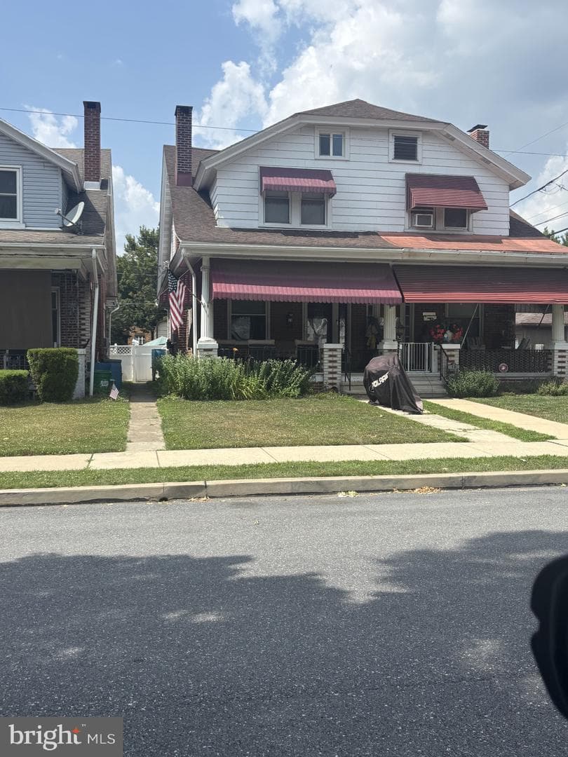 11 E Elm Street photo 1
