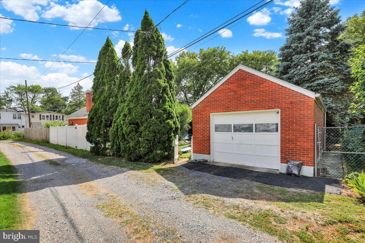 405 Seiberts Court photo 2
