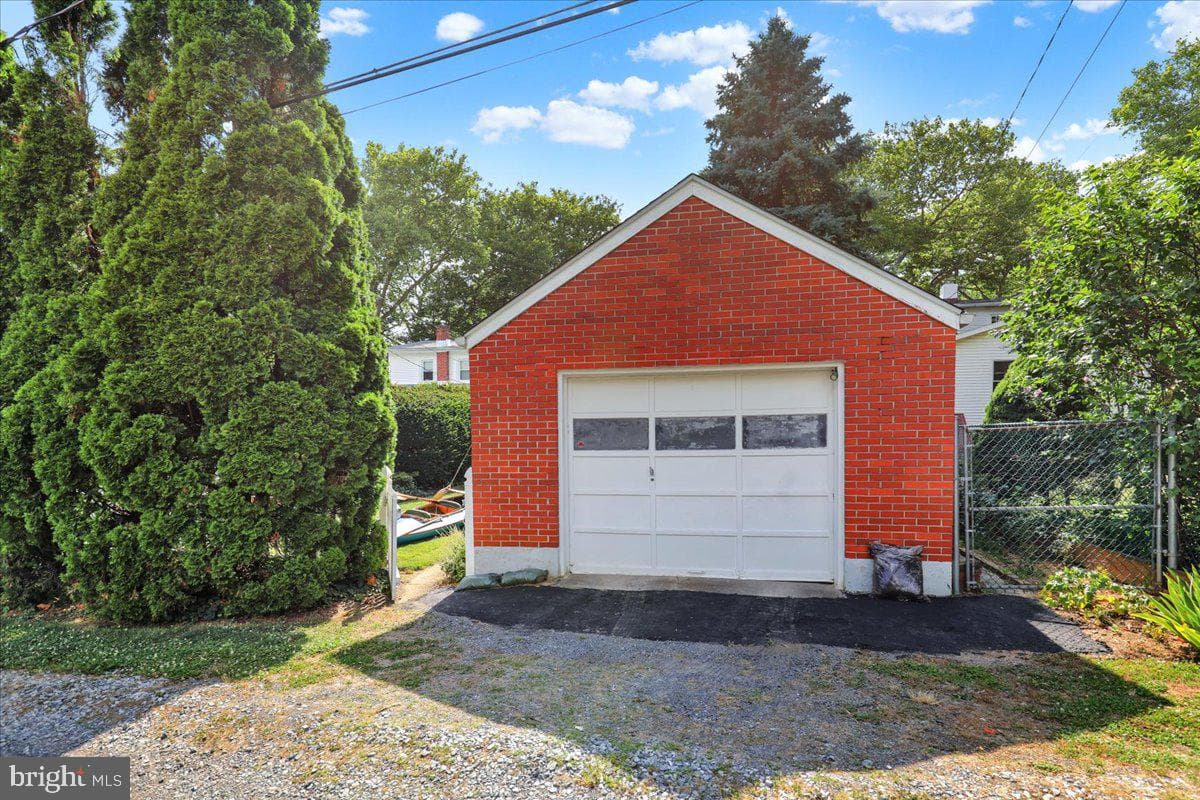 405 Seiberts Court photo 3