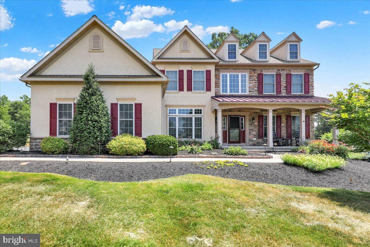 76 Caernarvon Drive photo 1