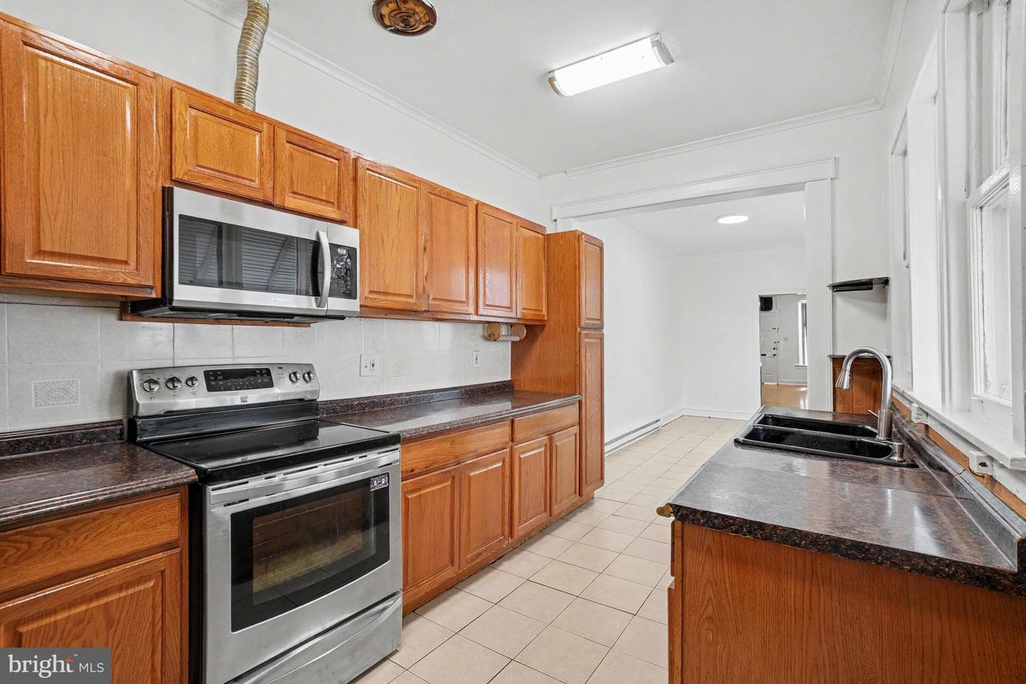546 Locust Street photo 8