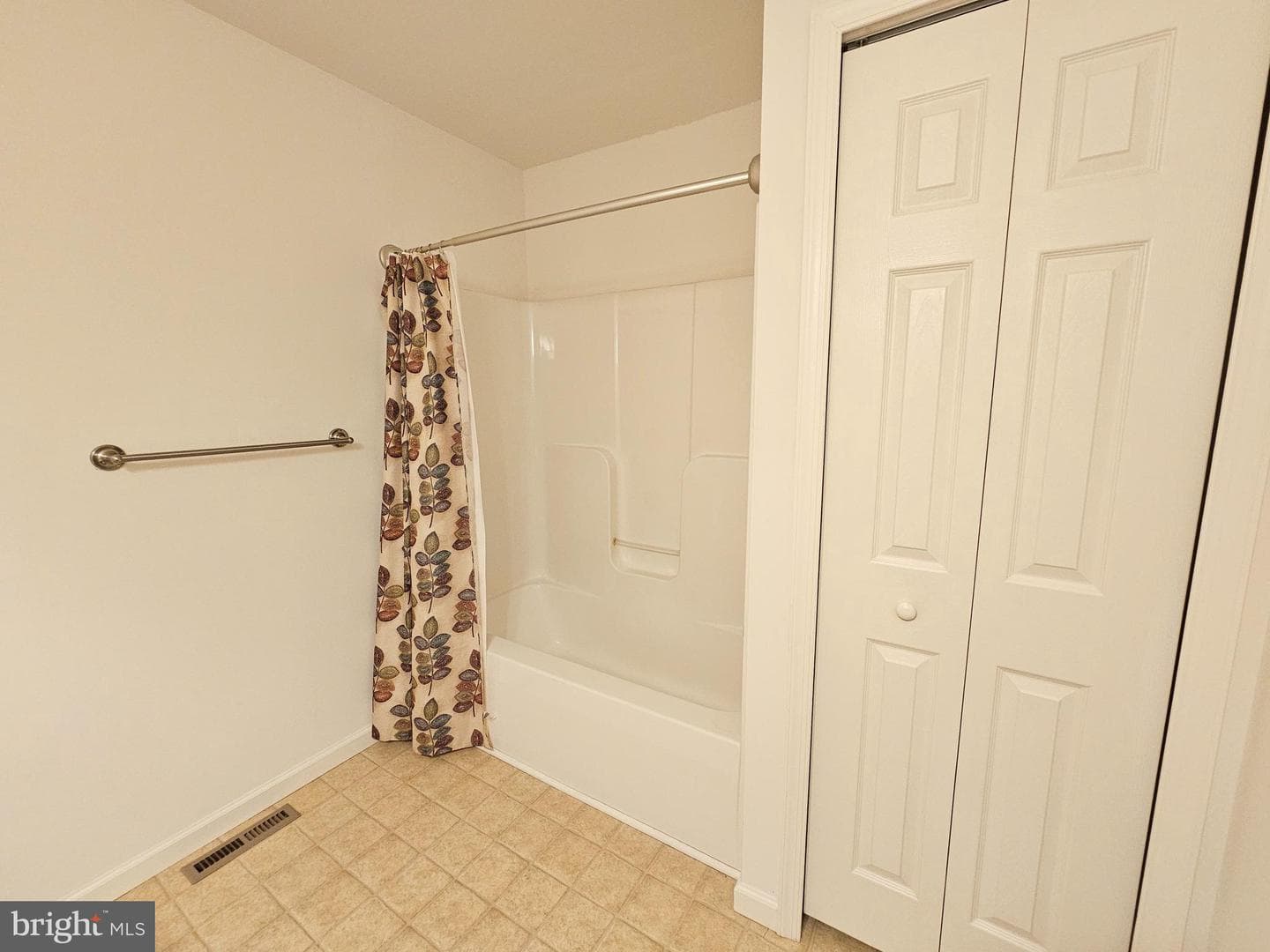 1 Emily Court photo 26