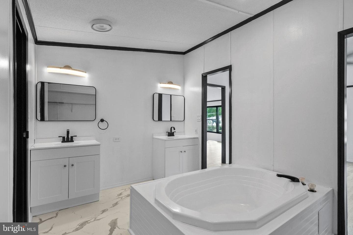 138 Heister Road photo 13