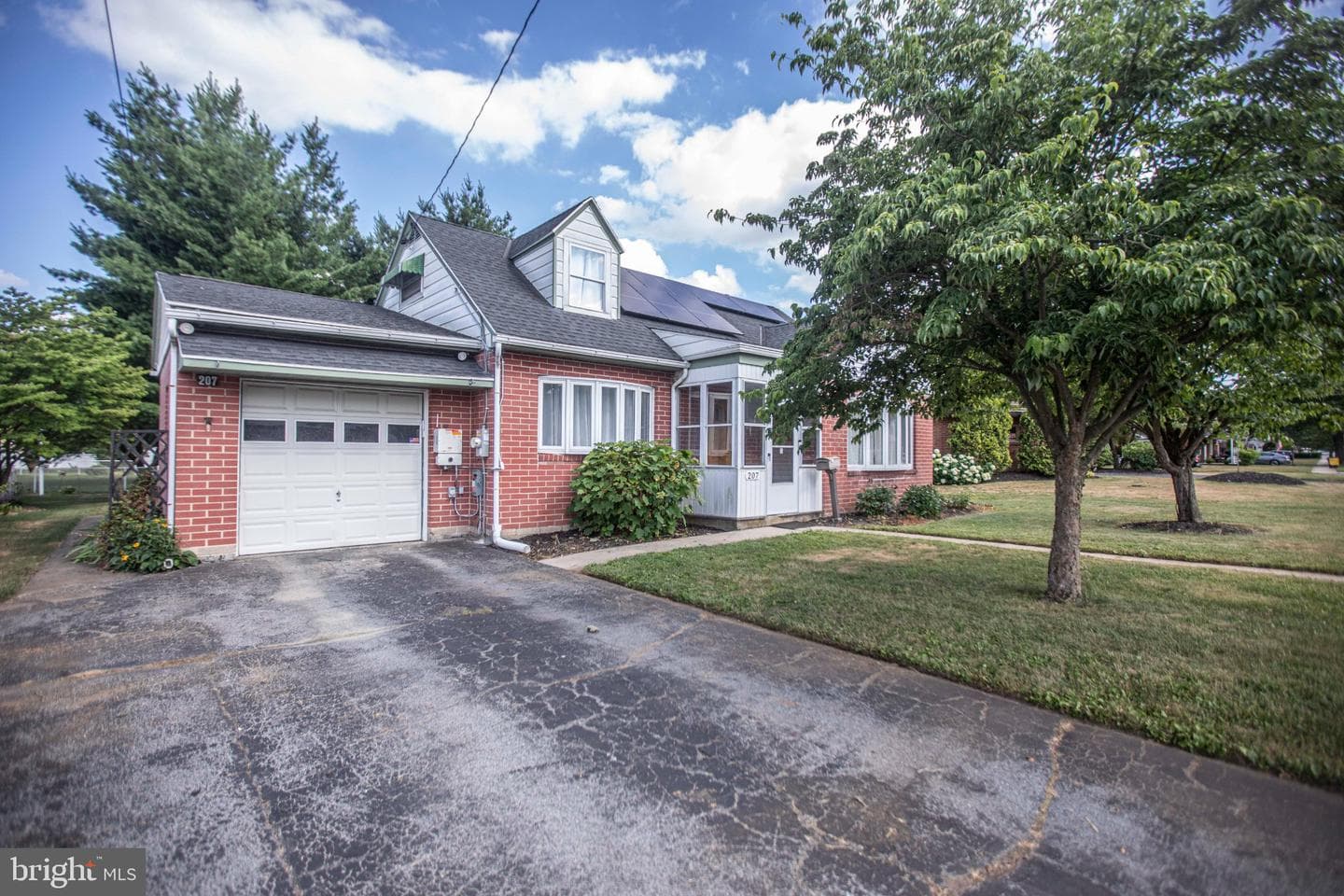 207 N Linden Street photo 1