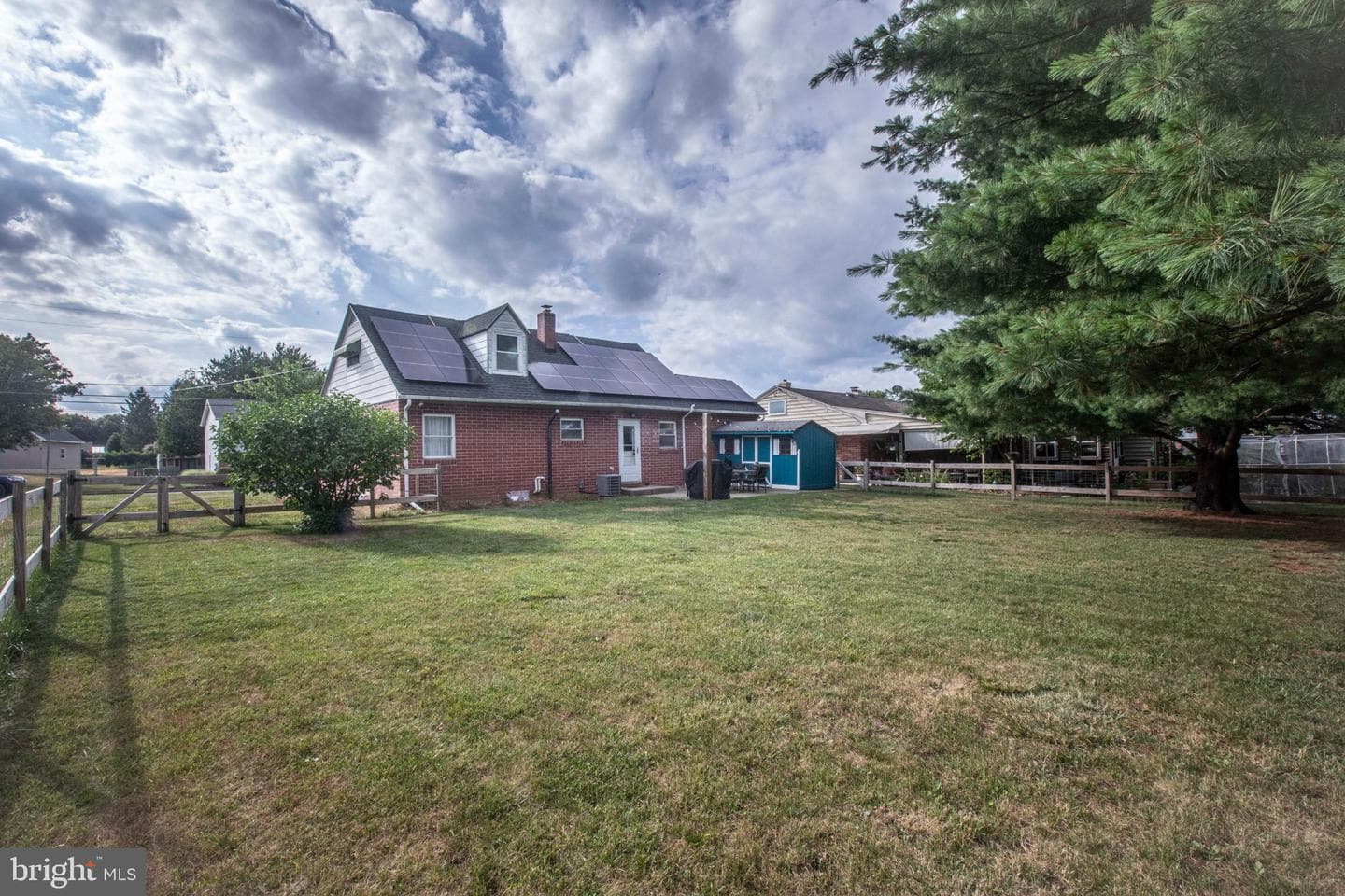 207 N Linden Street photo 23