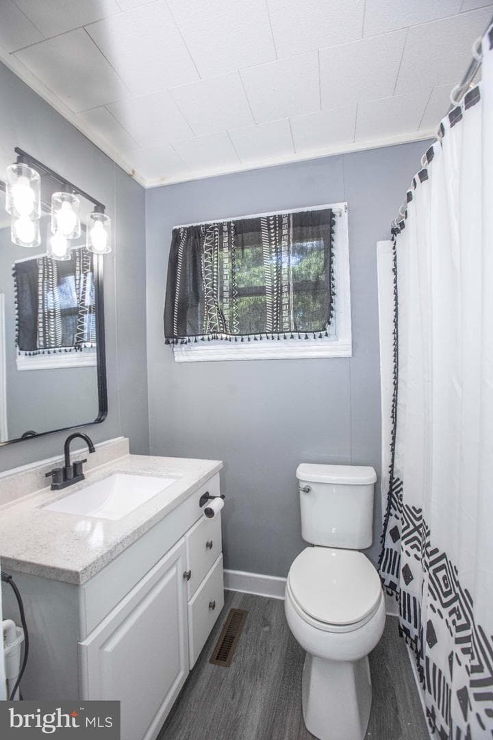 207 N Linden Street photo 8