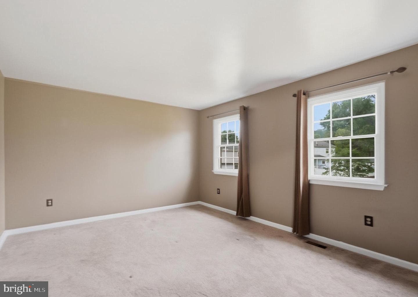 2825 Sturbridge Court photo 18