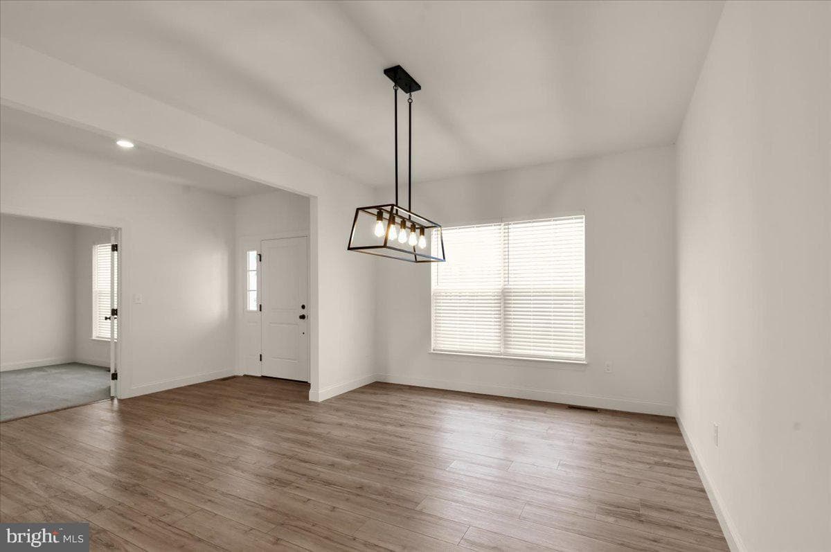 331 Chatsworth Court photo 8