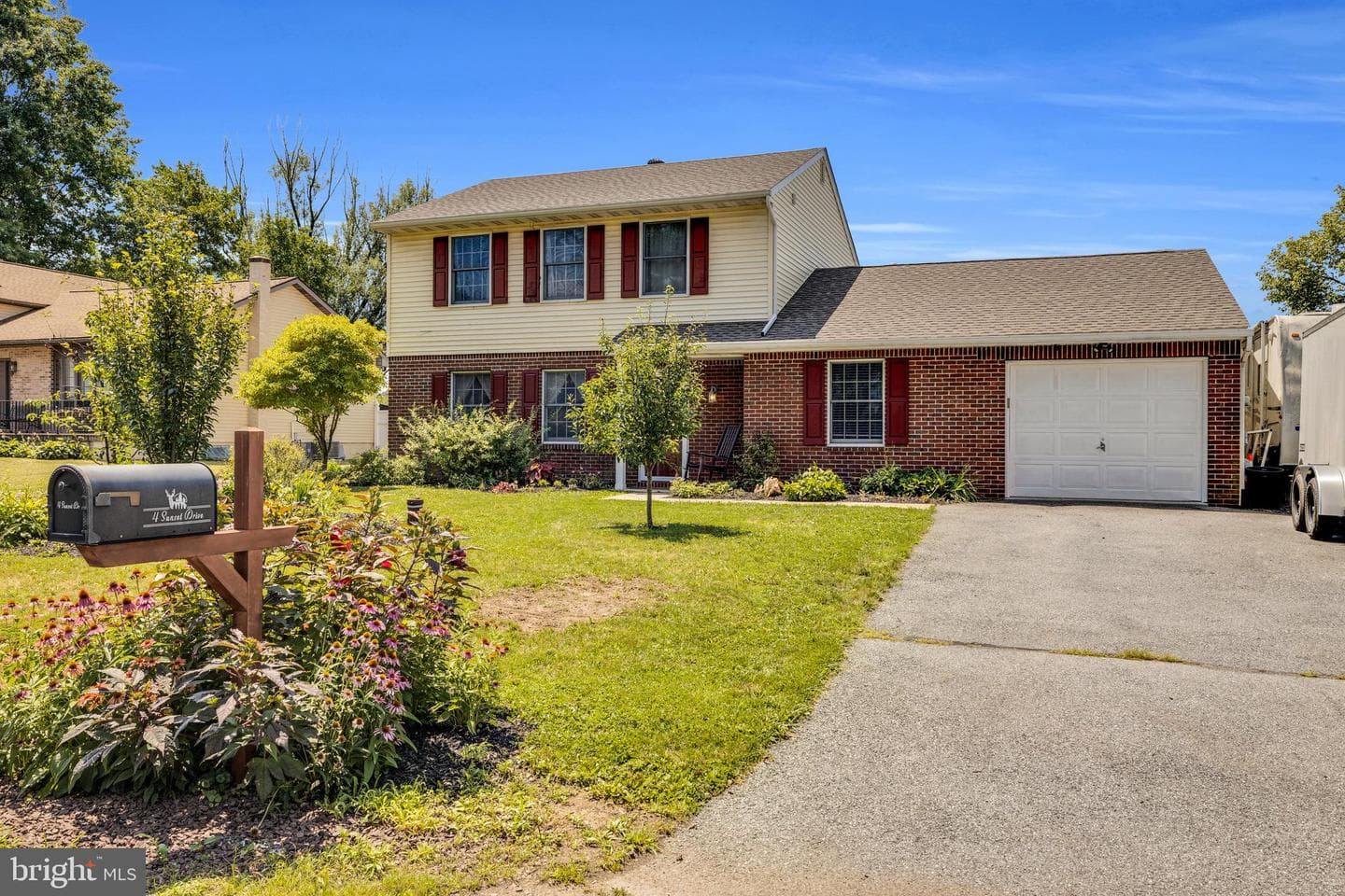 4 Sunset Drive photo 1