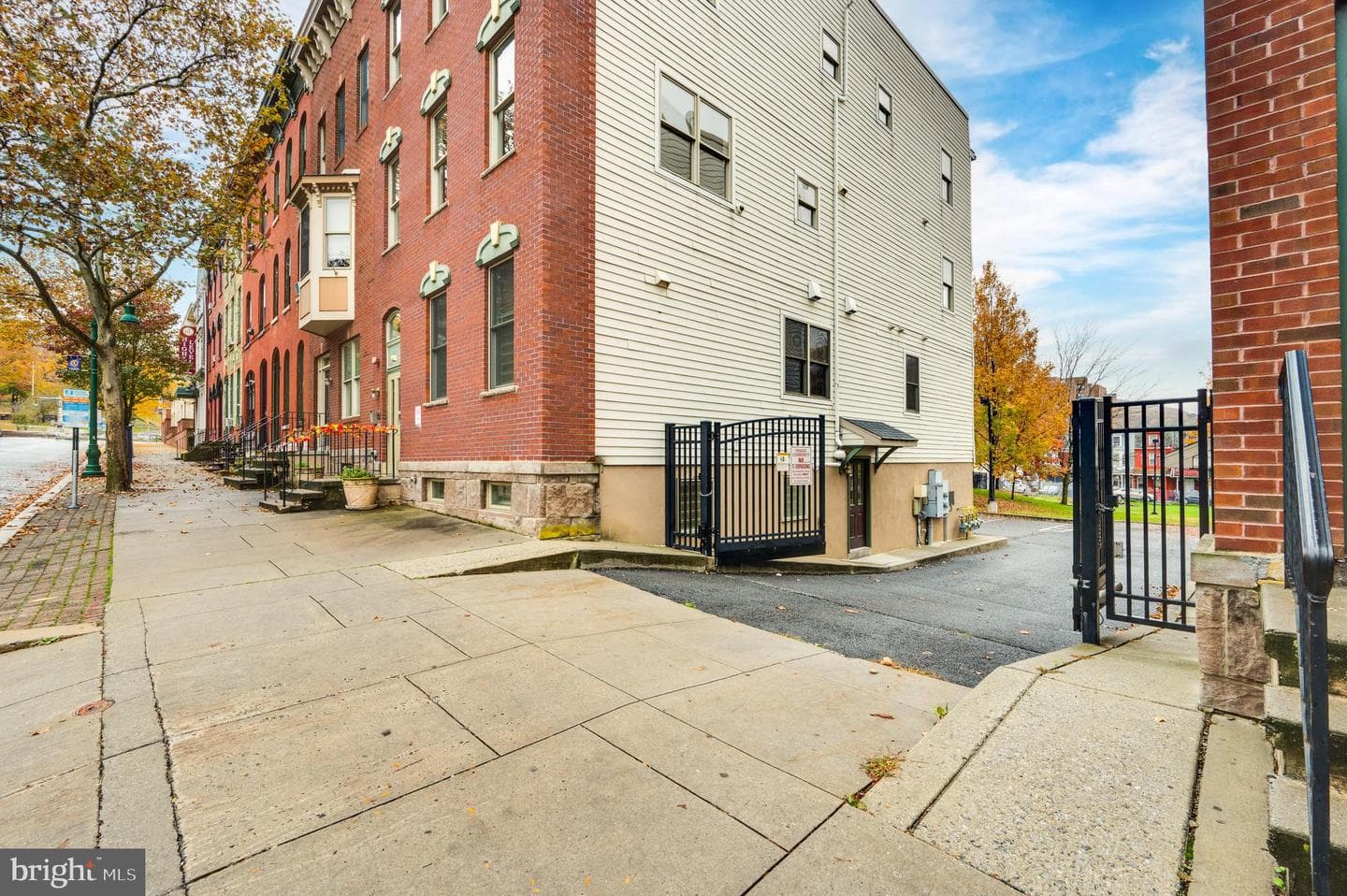 1016 Penn Street photo 2