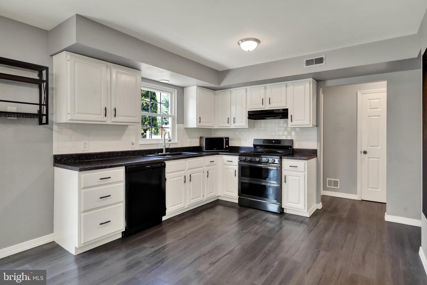 146 Bainbridge Cr photo 7