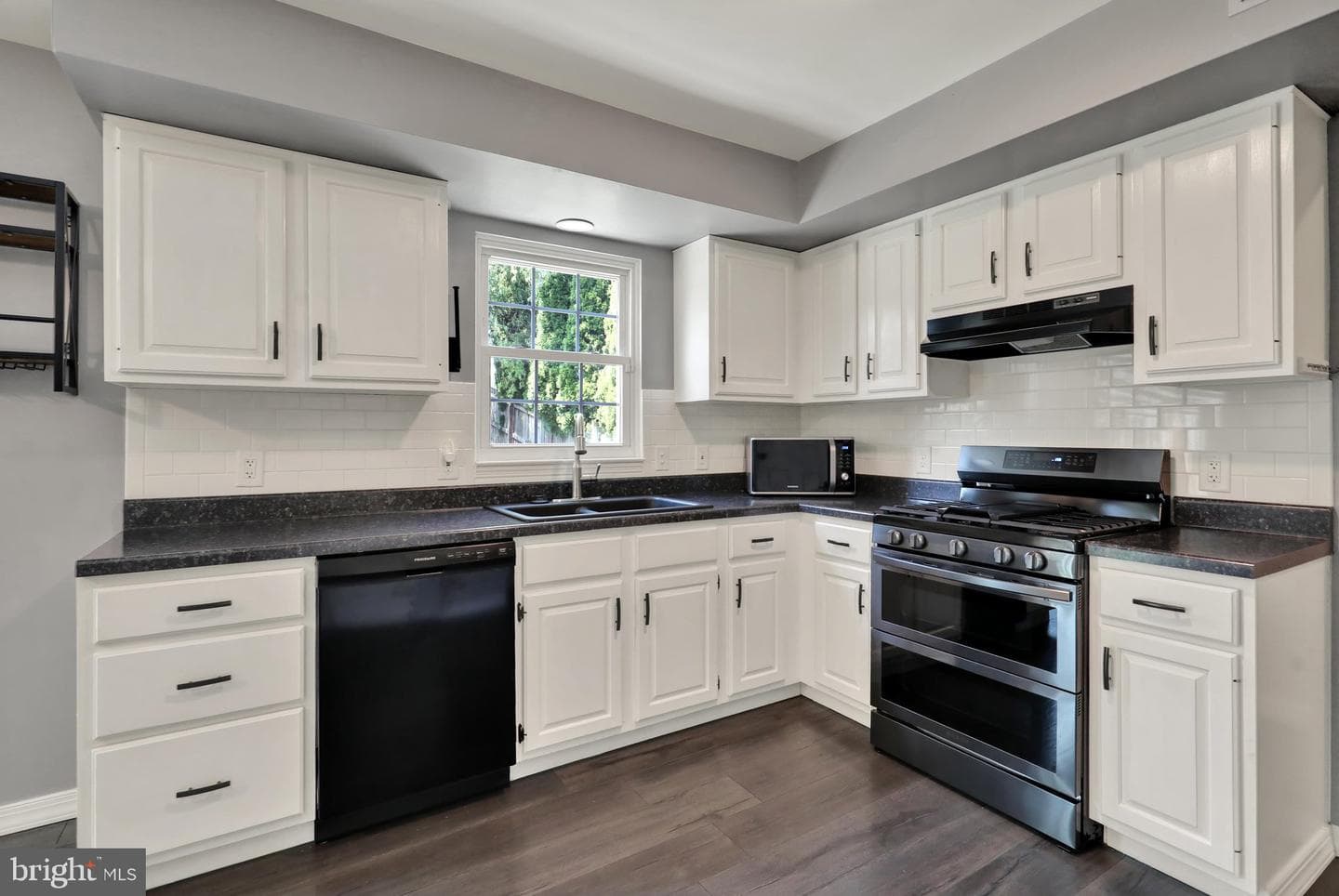 146 Bainbridge Cr photo 8