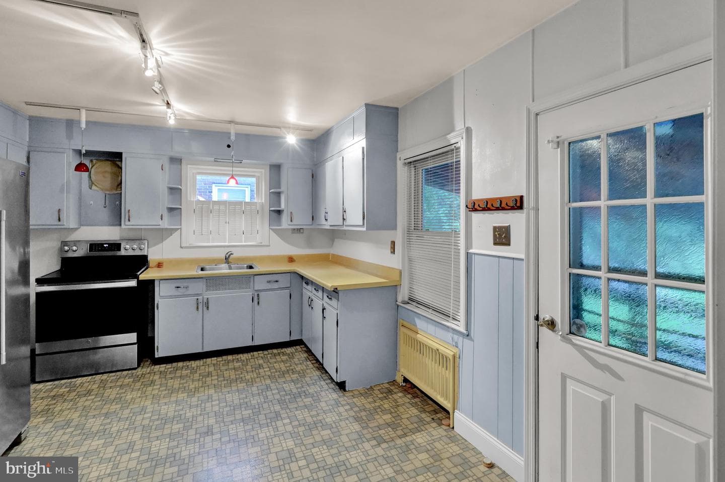 107 Gibraltar Road photo 17