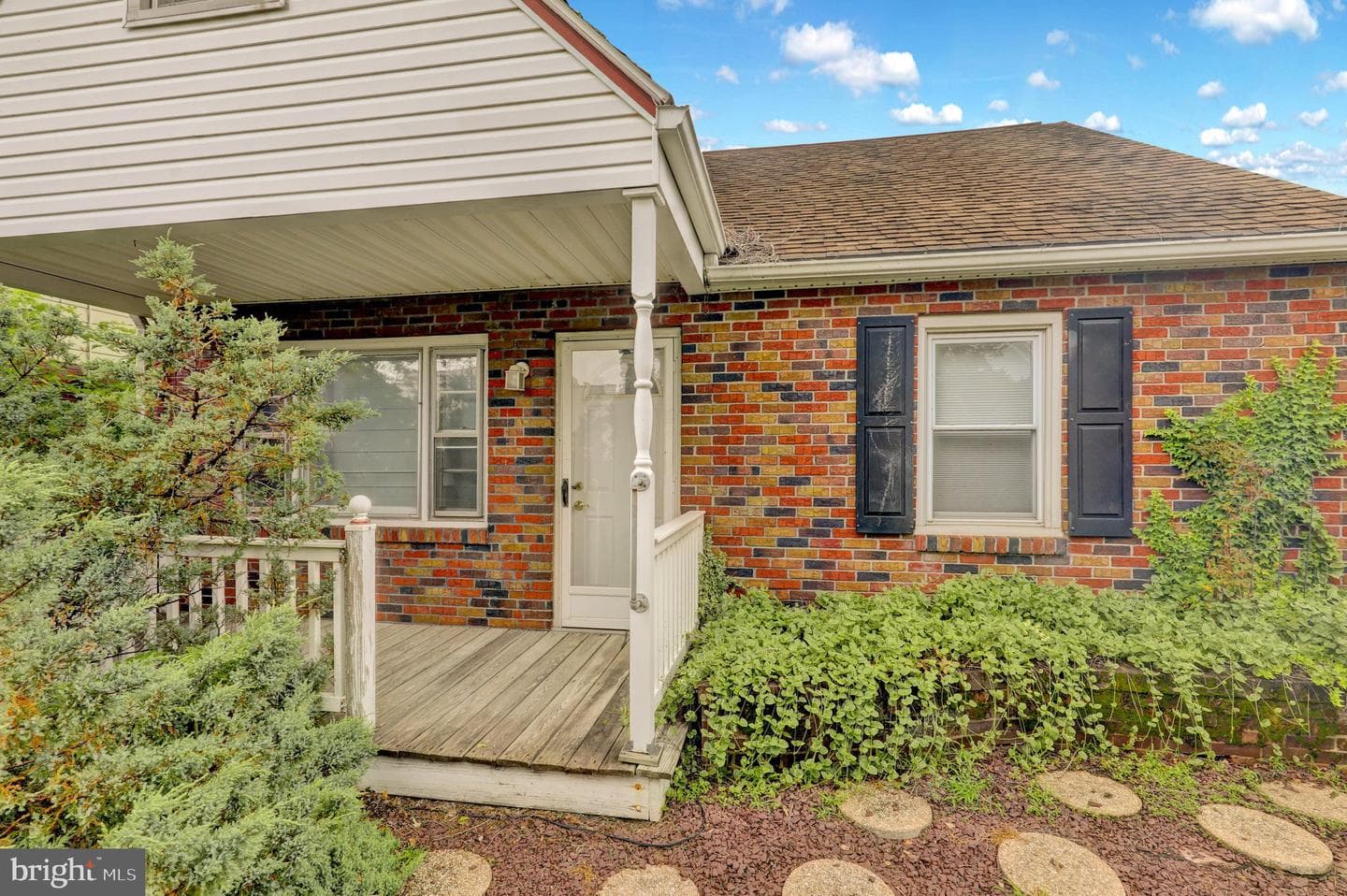 107 Gibraltar Road photo 3