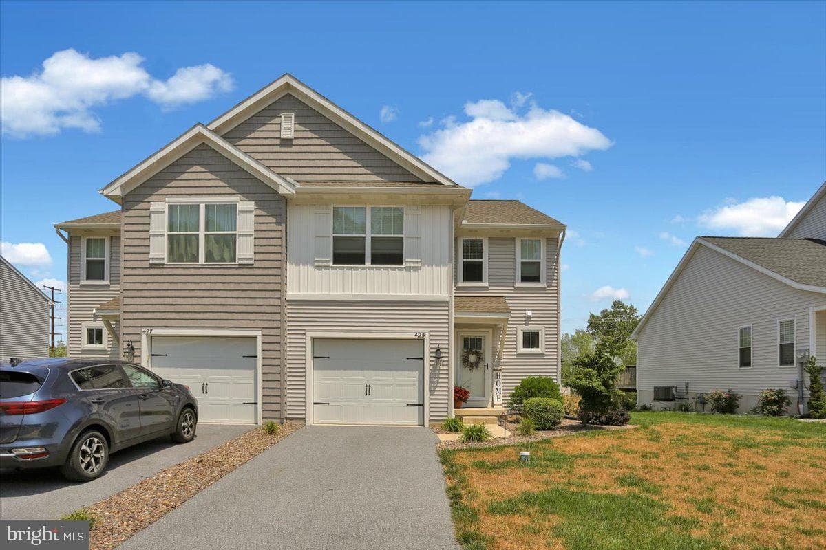 425 Smokering Drive photo 1