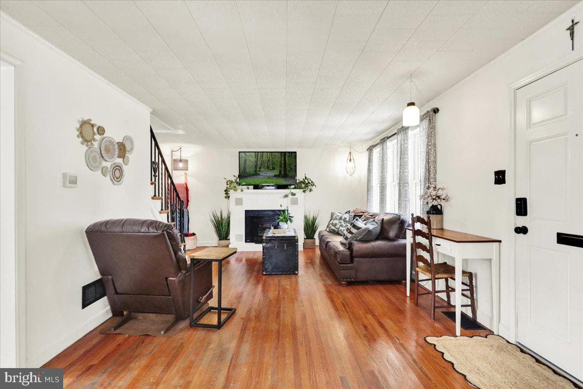 2314 Reading Boulevard photo 5