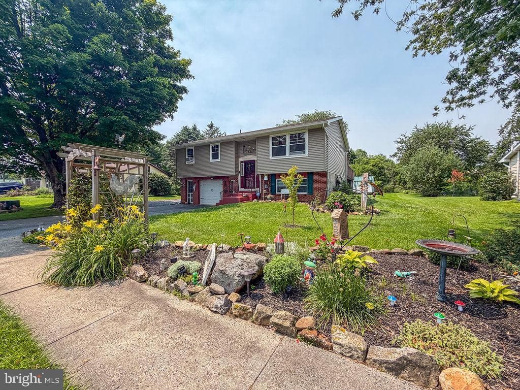 108 Maple Drive photo 3