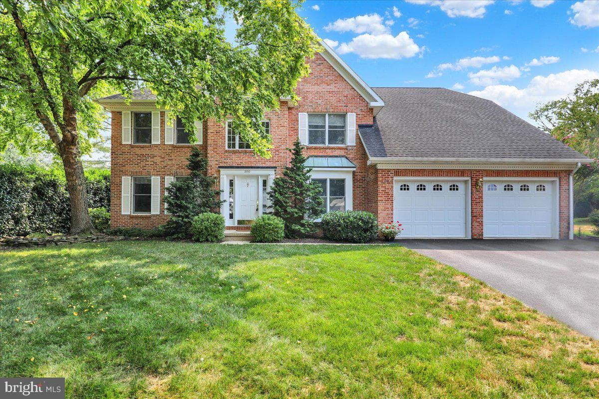 200 Sturbridge Drive photo 1
